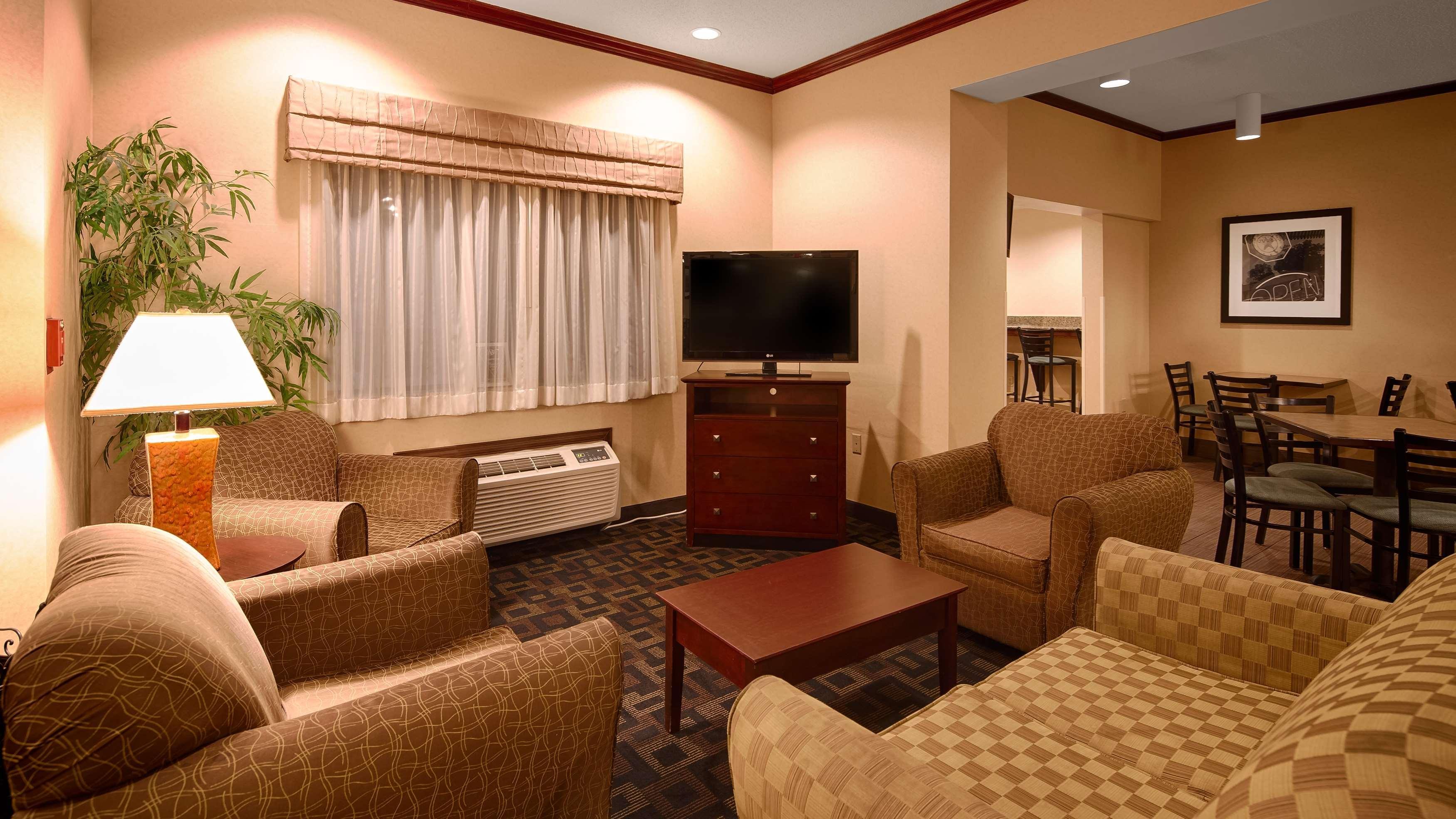 Best Western Plus Executive Inn St. Marys Екстер'єр фото